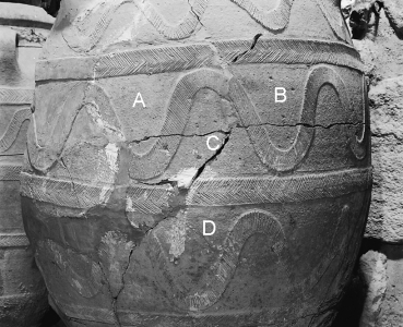 ‘MINOAN’ OR ‘MYCENAEAN’ WINE? OBSERVATIONS ON AN LM IIIA INSCRIBED PITHOS FROM KNOSSOS